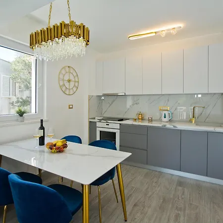 Luxury Veronika * هفار