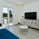 Апартаменти Luxury Veronika Хвар
