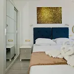 Luxury Veronika *